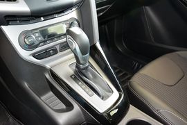 2012款福特福克斯三厢1.6L自动风尚型