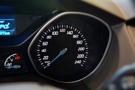 2012款福特福克斯三厢1.6L自动风尚型