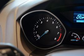 2012款福特福克斯三厢1.6L自动风尚型