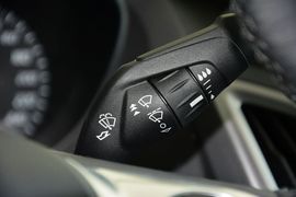 2012款福特福克斯三厢1.6L自动风尚型