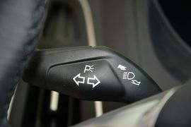 2012款福特福克斯三厢1.6L自动风尚型