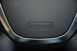 2012款福特福克斯三厢1.6L自动风尚型
