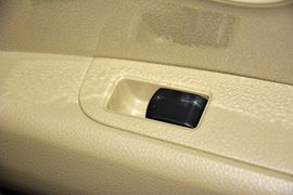 2013款日产骊威1.6XE