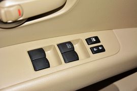 2013款日产骊威1.6XE
