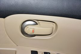 2013款日产骊威1.6XE