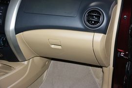 2013款日产骊威1.6XE