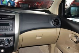 2013款日产骊威1.6XE