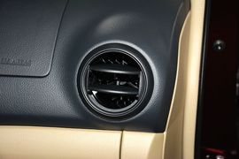 2013款日产骊威1.6XE