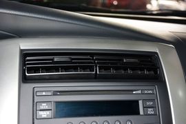 2013款日产骊威1.6XE