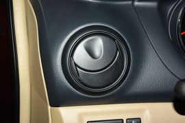 2013款日产骊威1.6XE