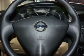 2013款日产骊威1.6XE