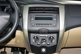 2013款日产骊威1.6XE