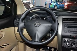 2013款日产骊威1.6XE