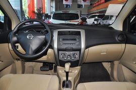 2013款日产骊威1.6XE