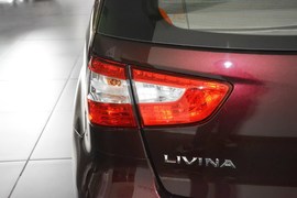 2013款日产骊威1.6XE