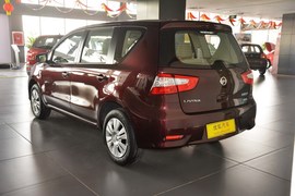 2013款日产骊威1.6XE