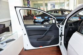 2015款大众高尔夫1.6L自动舒适型