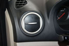 2015款长安悦翔V3