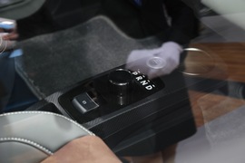 众泰E200