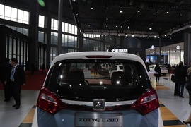 众泰E200