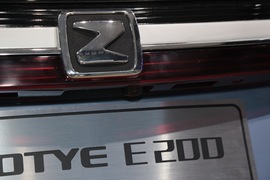 众泰E200