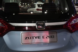 众泰E200