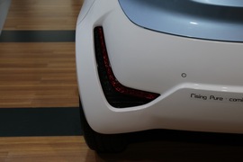 众泰E200