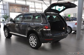 2010款大众途锐V8
