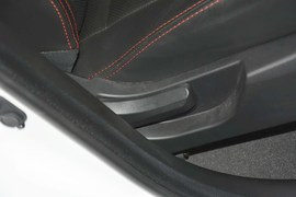 2015款吉利GX7运动版2.0L自动尊享型