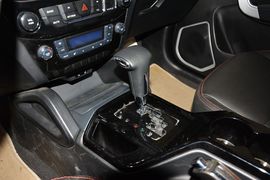 2015款吉利GX7运动版2.0L自动尊享型