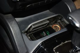 2015款吉利GX7运动版2.0L自动尊享型