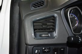 2015款吉利GX7运动版2.0L自动尊享型
