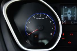 2015款吉利GX7运动版2.0L自动尊享型