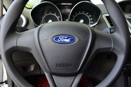 2013款福特嘉年华两厢1.5L自动品尚型