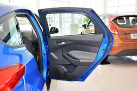 2012款福特福克斯两厢1.6L自动舒适型