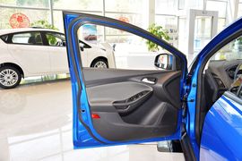 2012款福特福克斯两厢1.6L自动舒适型