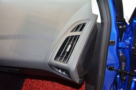 2012款福特福克斯两厢1.6L自动舒适型