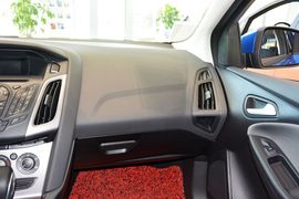 2012款福特福克斯两厢1.6L自动舒适型