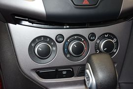 2012款福特福克斯两厢1.6L自动舒适型