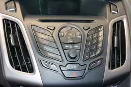 2012款福特福克斯两厢1.6L自动舒适型