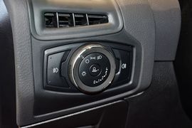 2012款福特福克斯两厢1.6L自动舒适型