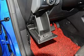 2012款福特福克斯两厢1.6L自动舒适型