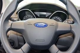2012款福特福克斯两厢1.6L自动舒适型