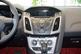2012款福特福克斯两厢1.6L自动舒适型