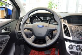 2012款福特福克斯两厢1.6L自动舒适型