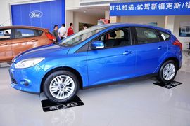 2012款福特福克斯两厢1.6L自动舒适型