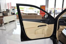 2015款丰田凯美瑞Hybrid