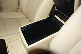 2015款丰田凯美瑞Hybrid