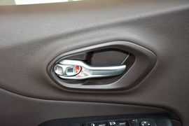 2014款Jeep自由光2.4L豪华版