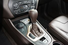 2014款Jeep自由光2.4L豪华版